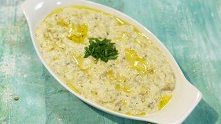 Masanızdan eksik etmeyin! Labneli köz patlıcan salatası