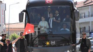 İYİ Parti Genel Başkanı Akşener, Aksaray'ın ilçelerinde esnafı ziyaret etti