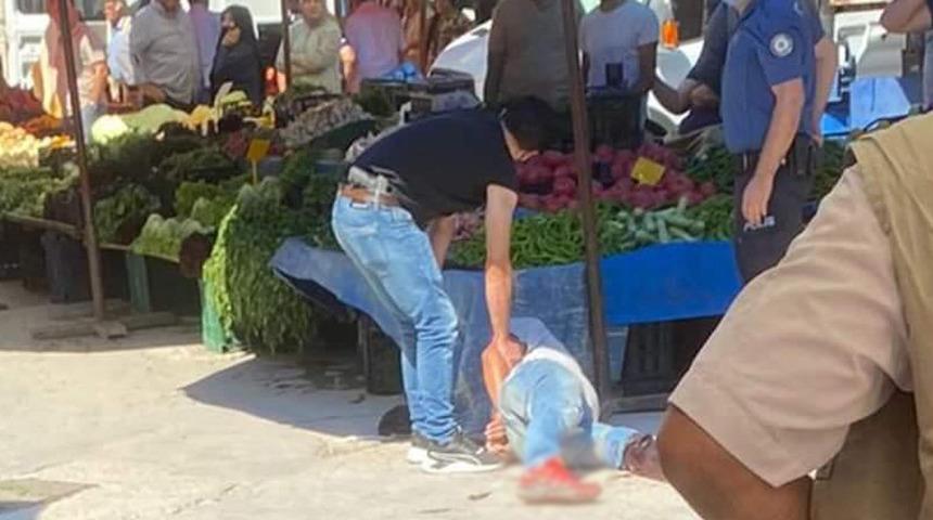 Bıçakla halk pazarında dehşet saçtı! Ayağından vurularak etkisiz hale getirildi...