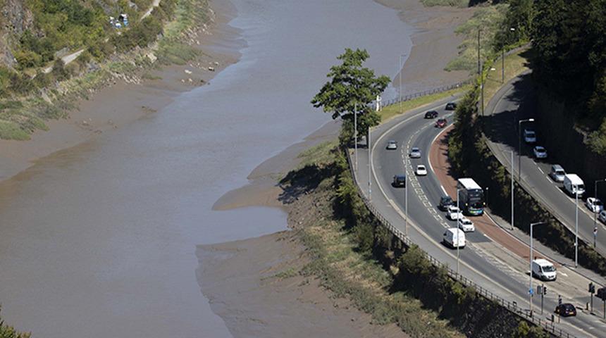 İngiltere resmen kuraklık ilan etti! &Uuml;lkenin en &ouml;nemli su kaynaklarından Avon Nehri kurumak &uuml;zere...