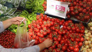 Erzurum'da jeotermal kaynakla üretilen domates tezgahlarda yerini aldı