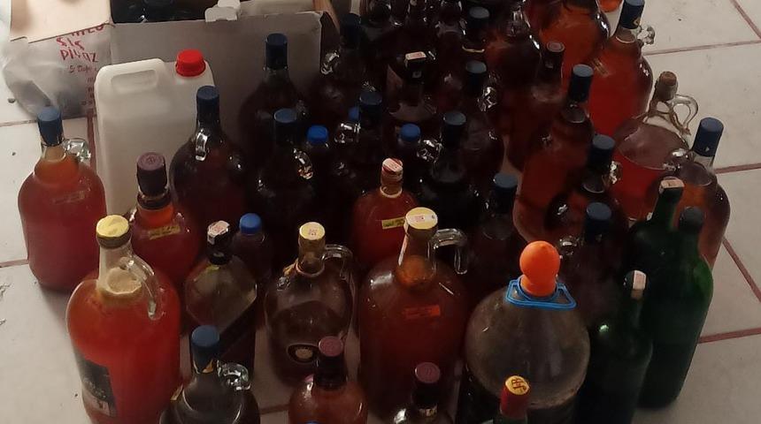 Antalya'da 120 litre kaçak alkol maddesi yakalandı