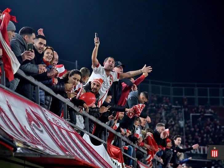 Son dakika: "Bunun adı şike!" Arjantin'de maç sonunda olay çıktı! Estudiantes Başkan Yardımcısı Juan Sebastian Veron, hakeme saldırdı... G3