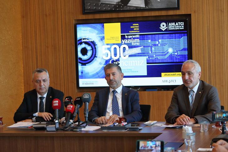 Çorum'daki yazılım kursuna 4 bin 530 başvuru yapıldı G3