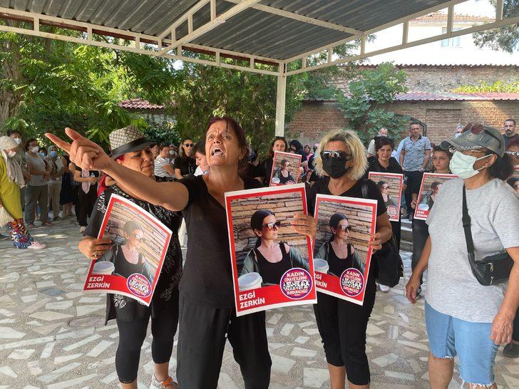 İzmir'de boşanma aşamasındaki eşi tarafından öldürülen kadın son yolculuğuna uğurlandı G3