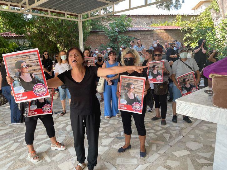 İzmir'de boşanma aşamasındaki eşi tarafından öldürülen kadın son yolculuğuna uğurlandı G4