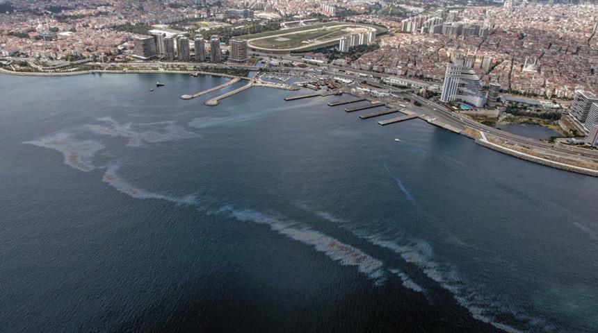 İstanbul'da korkutan görüntü! Mazot kirliliği kilometrelerce uzaktan belli oldu...