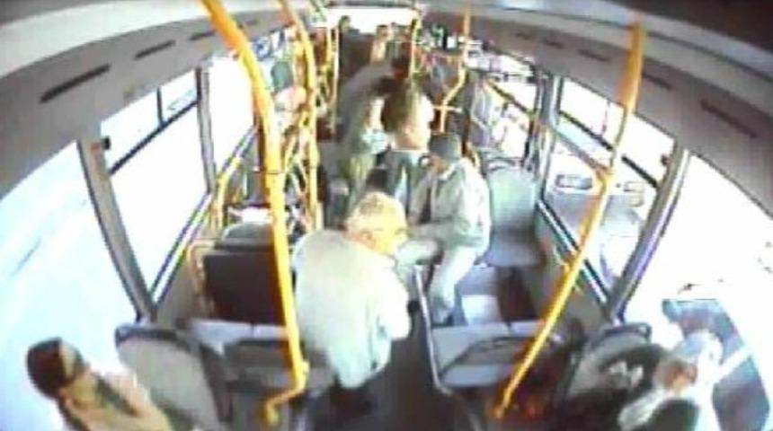Belediye otobüs şoförü yolcunun hayatını kurtardı