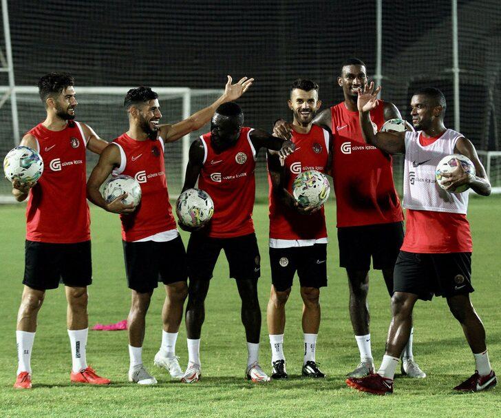 Antalyaspor, Ümraniyespor maçı hazırlıklarını sürdürdü G3