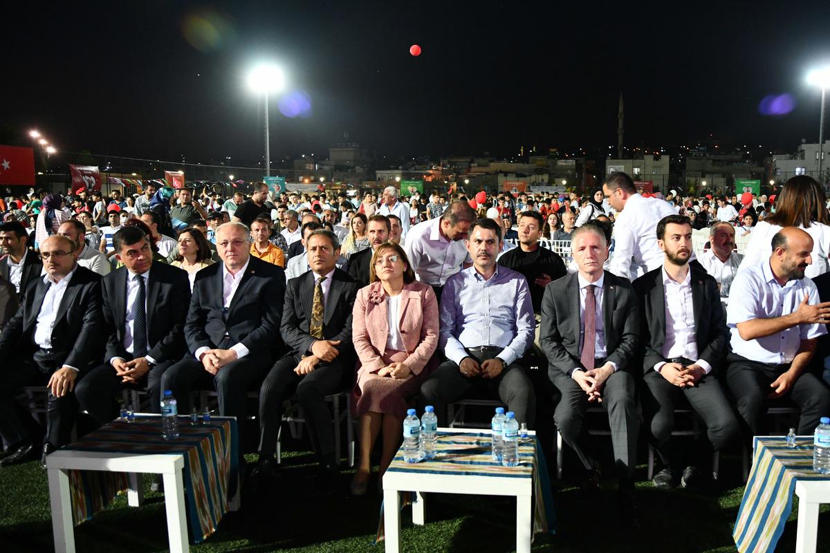 Bakan Kurum, Gaziantep'te başarılı Kur'an kursu &ouml;ğrencilerine bisiklet dağıttı