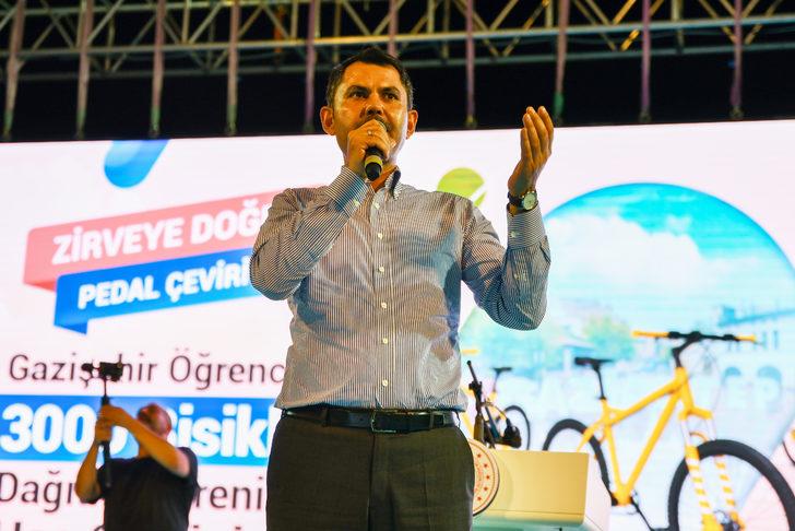 Bakan Kurum, Gaziantep'te başarılı Kur'an kursu öğrencilerine bisiklet dağıttı G3