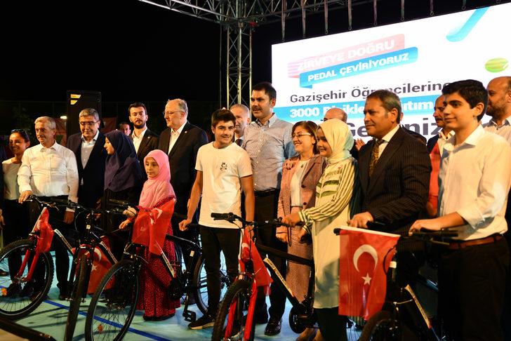 Bakan Kurum, Gaziantep'te başarılı Kur'an kursu öğrencilerine bisiklet dağıttı G5