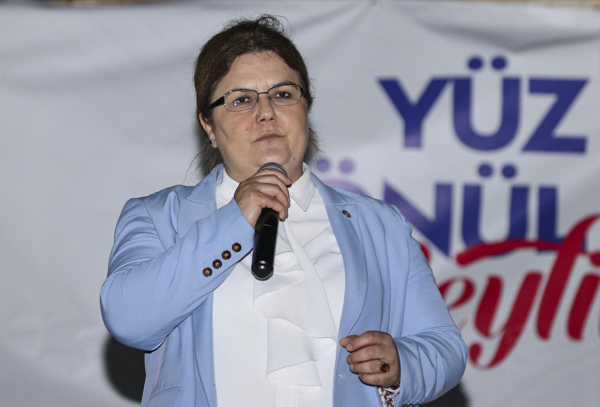 Bakan Derya Yanık, Beylikd&uuml;z&uuml;'nde gen&ccedil;lik ş&ouml;lenine katıldı: