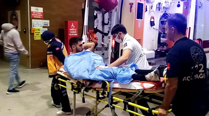 Yaralı halde 2 kilometre gidip polis merkezine sığındı