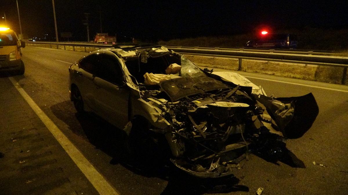 &Ccedil;orum&rsquo;da otomobil ile kamyonun &ccedil;arpıştığı kazada 1 kişi &ouml;ld&uuml;, 3 kişi yaralandı