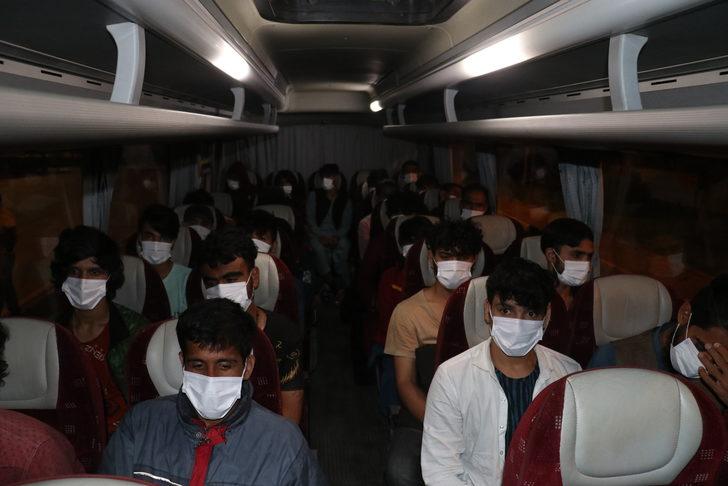 Iğdır'da 136 Afganistan uyruklu düzensiz göçmen ülkelerine gönderildi G1