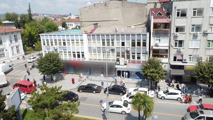 Sakarya'da taşıyıcı sistemi tahrip edilen bina mühürlendi G1
