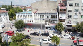 Sakarya'da taşıyıcı sistemi tahrip edilen bina mühürlendi