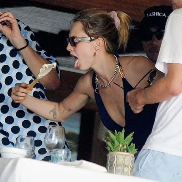 Teknede parti yaptı! Ünlülerin çılgın eğlencesi G1