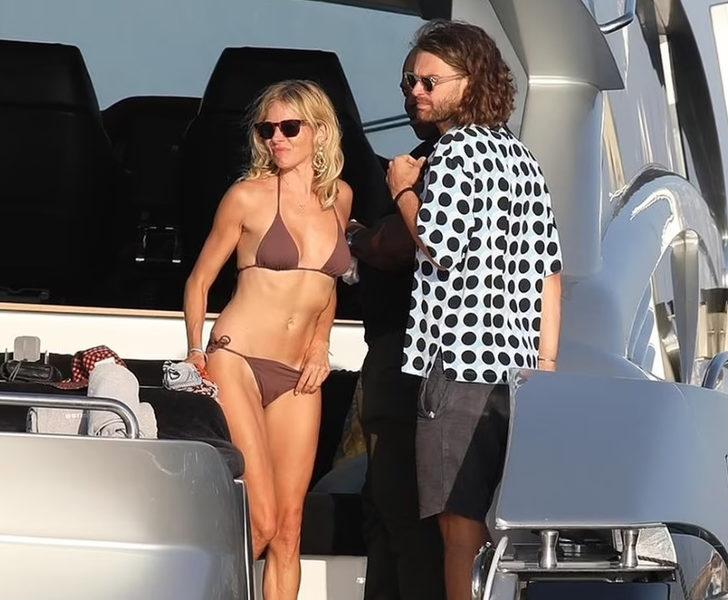 Teknede parti yaptı! Ünlülerin çılgın eğlencesi G3