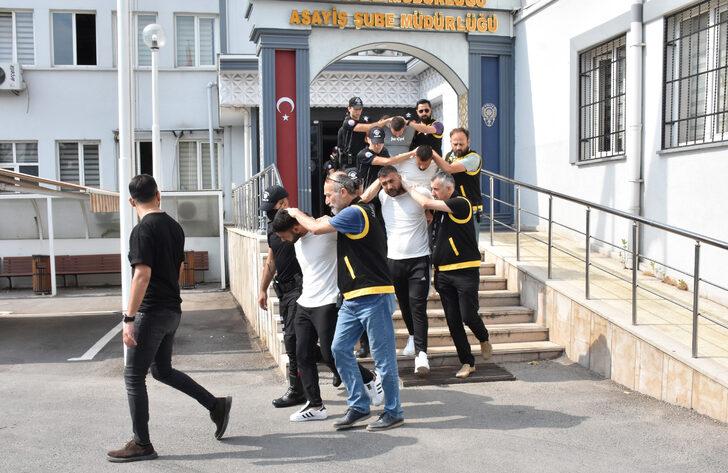 GÜNCELLEME - Bursa'da eğlence merkezinin önünde işlenen cinayetin şüphelileri İzmir'de yakalandı G2