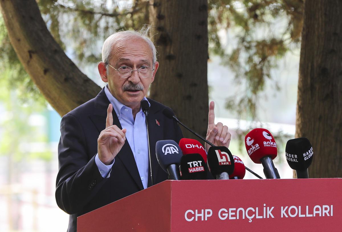 CHP Genel Başkanı Kılı&ccedil;daroğlu, partisinin Gen&ccedil;lik Kolları İl Başkanları Toplantısı'nda konuştu: