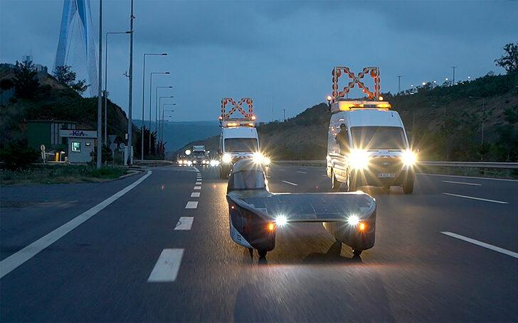Yavuz Sultan Selim Köprüsü, İTÜ renklerine boyandı G2