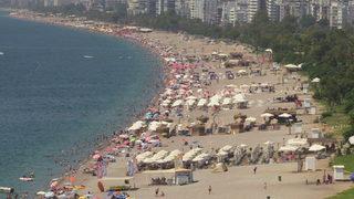 Antalya sahillerinde yoğunluk yaşanıyor