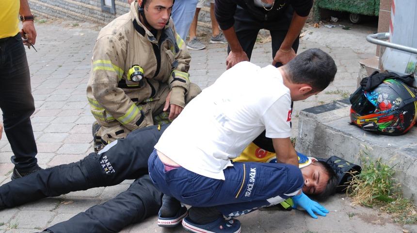 Kadıköy'de hafif ticari araçla çarpışan motosikletin sürücüsü yaralandı