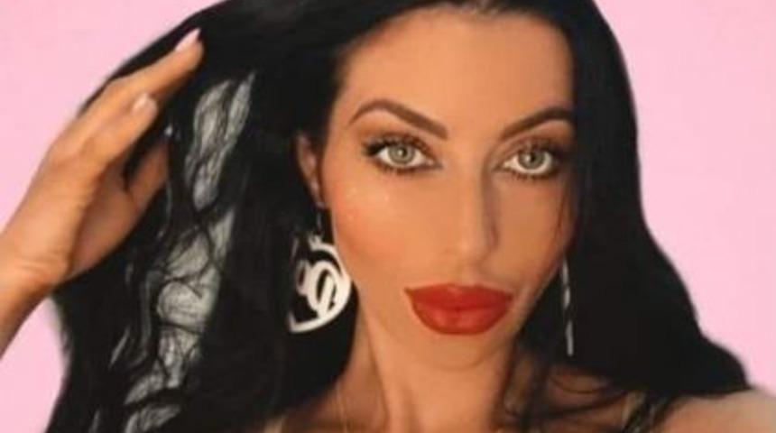 Bildiğiniz garsonları unutun! Sadece iç çamaşırı giyip...