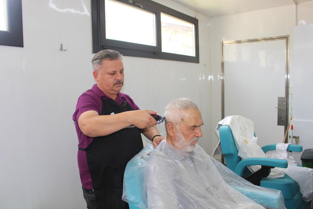 Antalya'da mobil kuaf&ouml;r tırı ile yaylalardaki vatandaşların kişisel bakımları yapılıyor