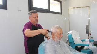 Antalya'da mobil kuaför tırı ile yaylalardaki vatandaşların kişisel bakımları yapılıyor