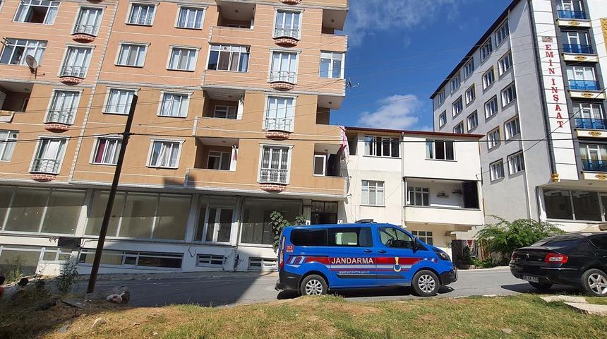 Tekirdağ'da bir kişi eşini silahla başından yaraladı