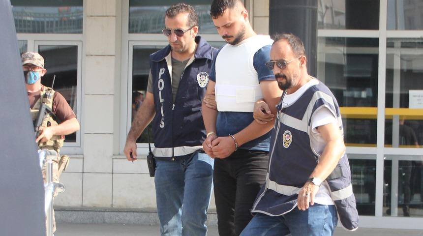 Antalya'da evinin önündeki kişiyi silahla öldürdüğü ileri sürülen zanlı tutuklandı