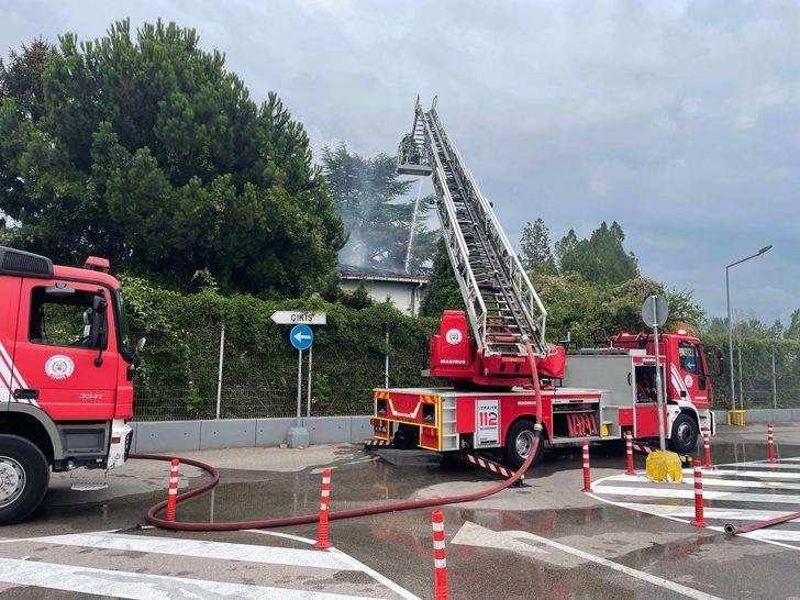 Kocaeli'de atıl durumdaki fabrikaya ait binada çıkan yangın söndürüldü G2