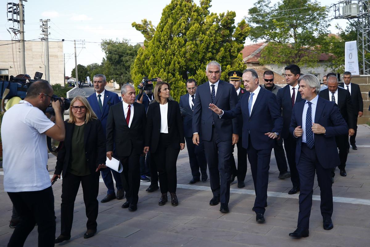 Bakan Ersoy, Nevşehir'de restorasyonu tamamlanan Bektaş Efendi T&uuml;rbesi'nin a&ccedil;ılışına katıldı: