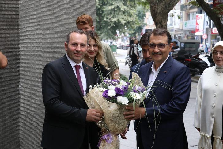 Enerji ve Tabii Kaynaklar Bakanı Dönmez, AK Parti Yalova İl Başkanlığı'nı ziyaret etti: G3