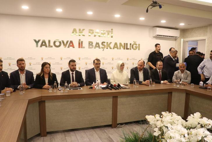 Enerji ve Tabii Kaynaklar Bakanı Dönmez, AK Parti Yalova İl Başkanlığı'nı ziyaret etti: G5