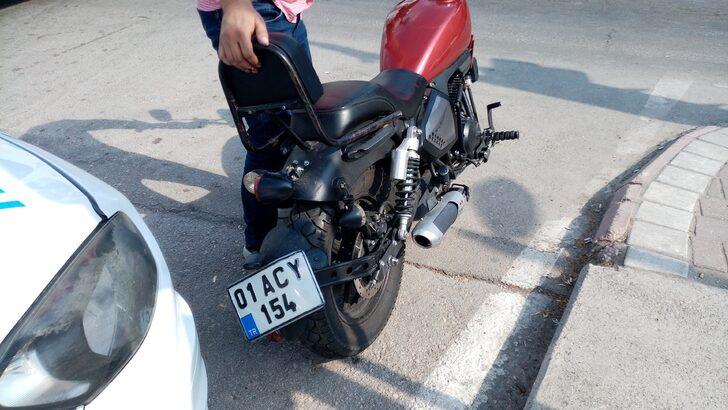 Adana'da otomobille çarpışan motosikletin sürücüsü yaralandı G3