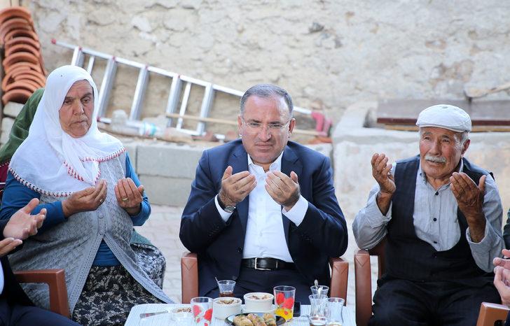 Adalet Bakanı Bozdağ, Yozgat'ta şehit Özdemir'in ailesini ziyaret etti G4