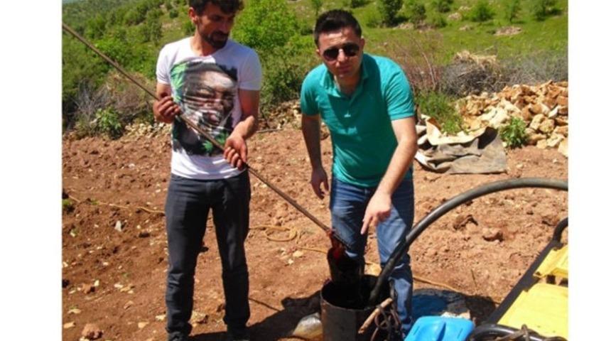 Su ararken petrol buldu