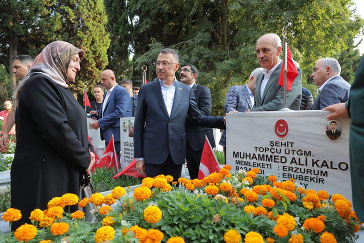 Cumhurbaşkanı Yardımcısı Oktay, Edirnekapı Şehitliği'ni ziyaret etti G2