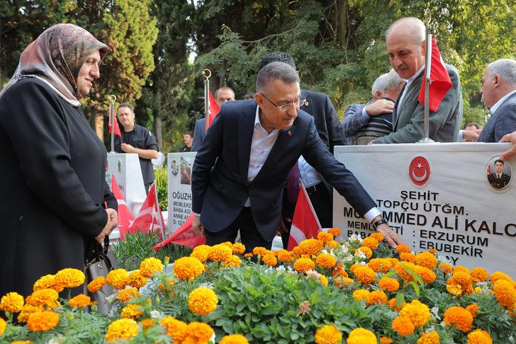Cumhurbaşkanı Yardımcısı Oktay, Edirnekapı Şehitliği'ni ziyaret etti G4
