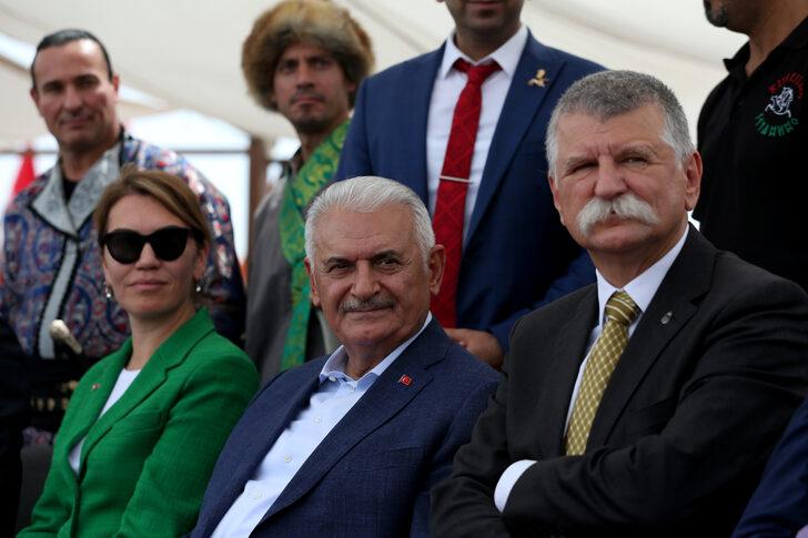 Türk kökenli milletler Macaristan'daki "Büyük Kurultay"da bir araya geldi G1