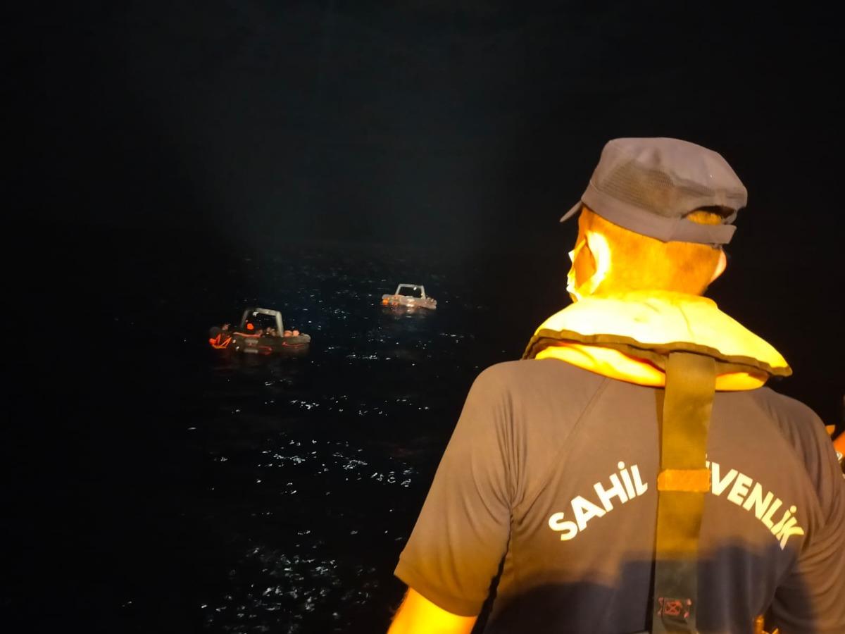 Marmaris a&ccedil;ıklarında 81 d&uuml;zensiz g&ouml;&ccedil;men kurtarıldı