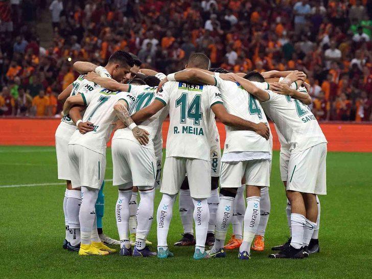 Son dakika: "Ayakkabının orada işi ne?" Galatasaray - Giresunspor maçında taraftar karşılaşmayı bıraktı, bu pozisyonu konuşuyor... G4