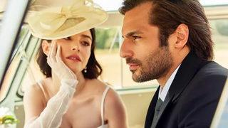 Özge Gürel ile Serkan Çayoğlu'nun İtalya'daki düğününden ilk paylaşımlar geldi! Tarihi kaledeki kutlama sosyal medyada gündem oldu