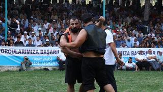 Kapışmalı Aba Güreşi Türkiye Şampiyonası'nın başpehlivanı Barış Güngör oldu