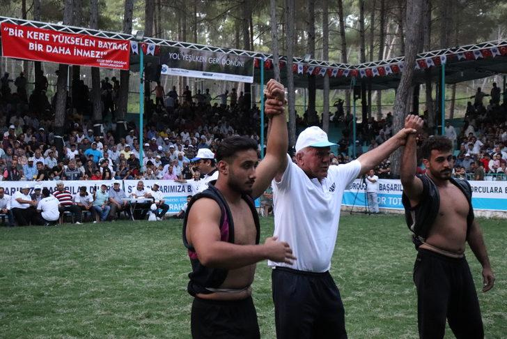 Kapışmalı Aba Güreşi Türkiye Şampiyonası'nın başpehlivanı Barış Güngör oldu G4