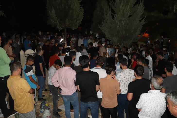 Müküs Çayı'nda 2 ay önce kaybolan ve cesedi bulunan hemşire son yolculuğuna uğurlandı G3